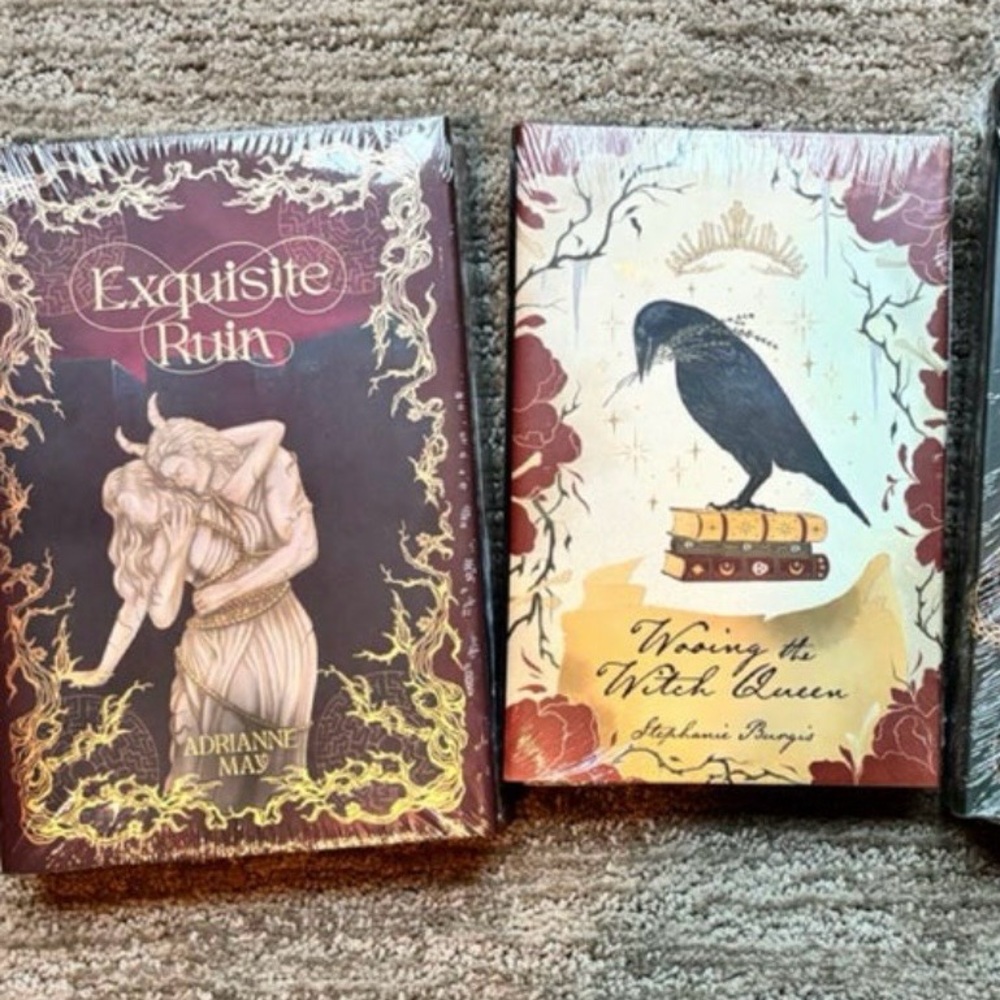Owlcrate Illumicrate romantacy witch queen special edition spray